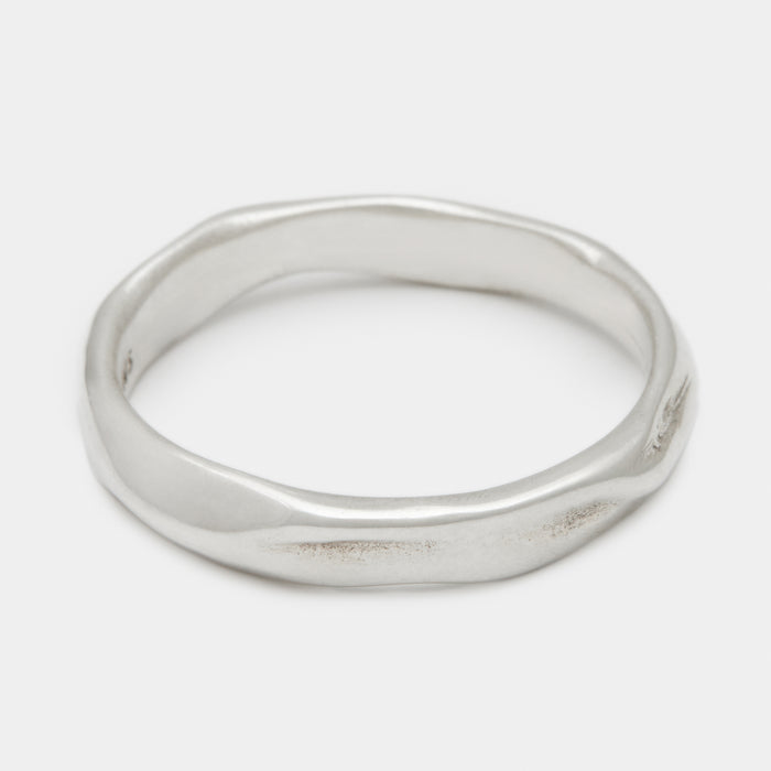 Henchey Coulée Band in Silver