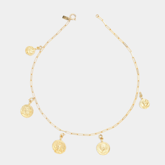 Medusa Charm in Gold : The Strong Beauty