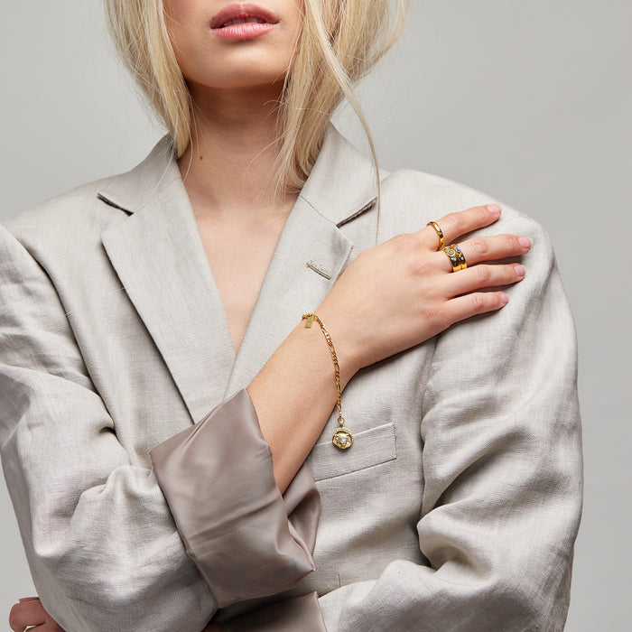 Medusa Charm in Gold : The Strong Beauty