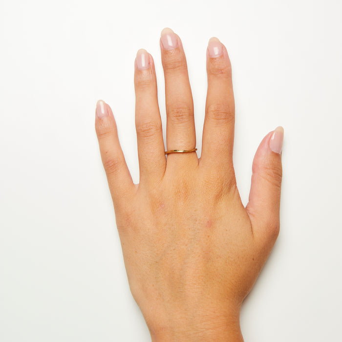 Simple Coulée Ring in Gold