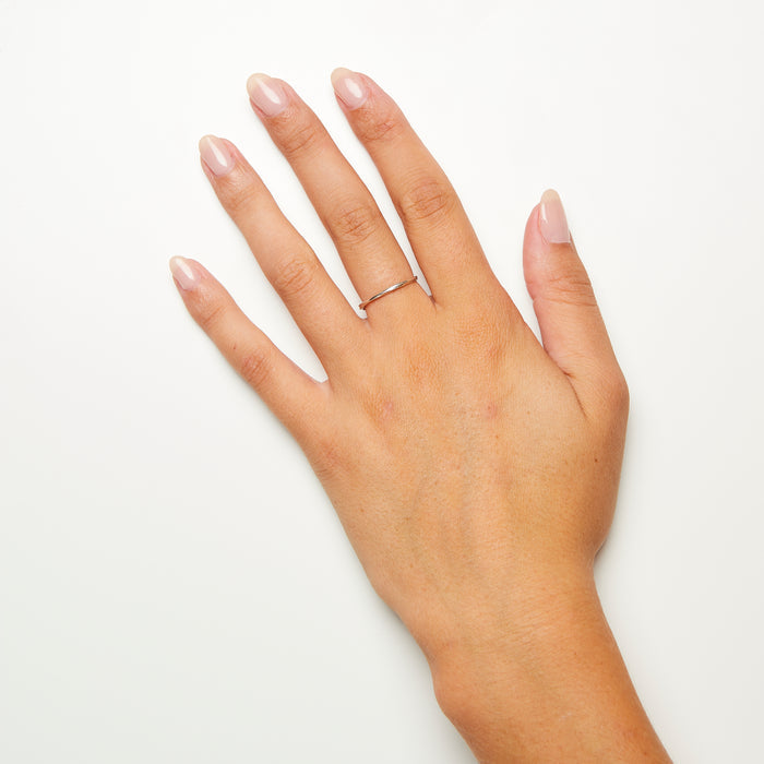 Simple Coulée Ring in Gold