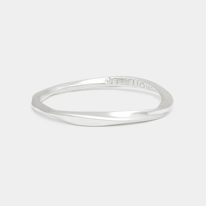 Simple Coulée Ring in Silver