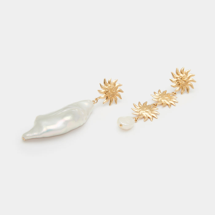 Solana Baroque Pearl Earrings in Gold